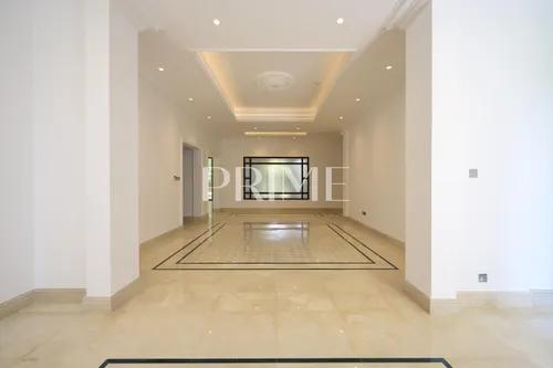 6 Bedrooms Villa in Sector HT