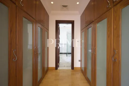 6 Bedrooms Villa in Sector HT