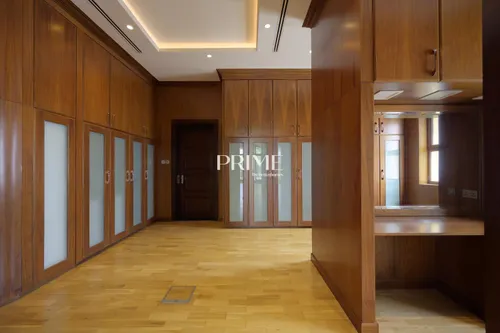 6 Bedrooms Villa in Sector HT