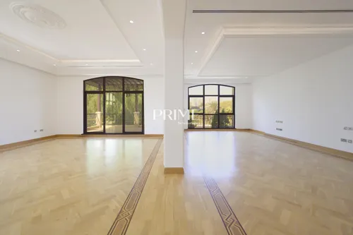 6 Bedrooms Villa in Sector HT