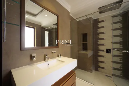 6 Bedrooms Villa in Sector HT