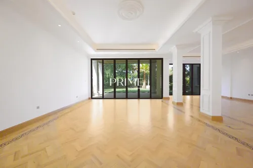 6 Bedrooms Villa in Sector HT