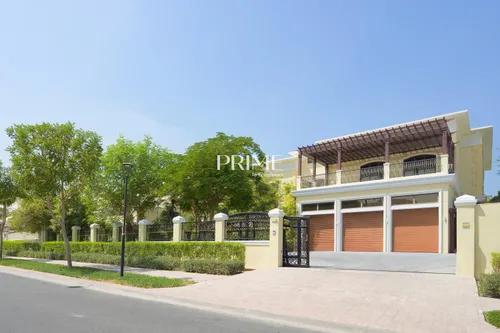 6 Bedrooms Villa in Sector HT