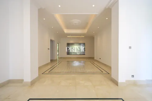 6 Bedrooms Villa in Sector HT