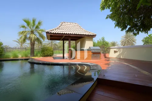 6 Bedrooms Villa in Sector HT