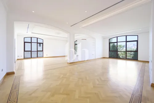 6 Bedrooms Villa in Sector HT