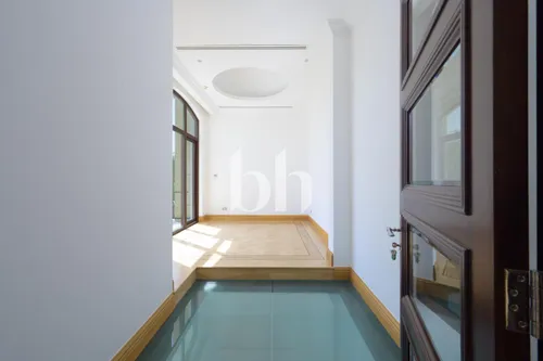 6 Bedrooms Villa in Sector HT