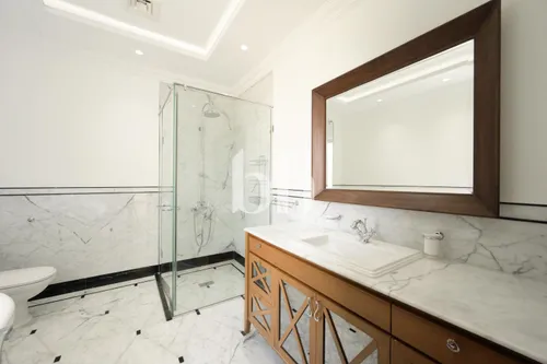 6 Bedrooms Villa in Sector HT