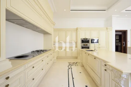 6 Bedrooms Villa in Sector HT