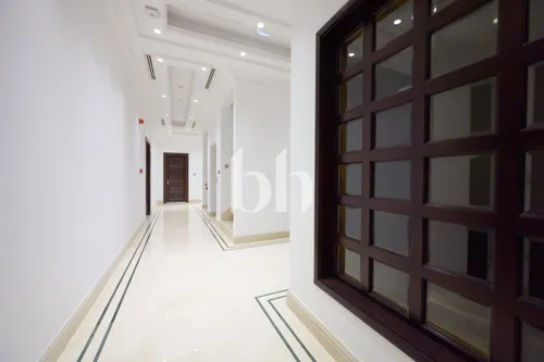 6 Bedrooms Villa in Sector HT