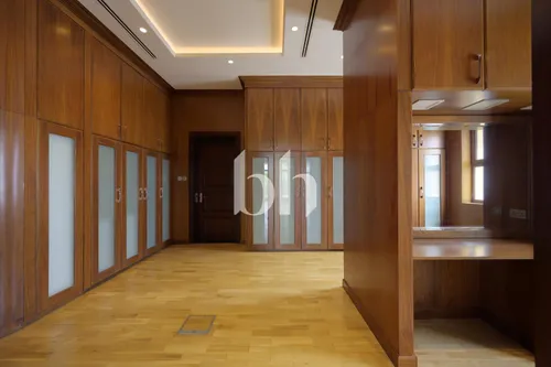 6 Bedrooms Villa in Sector HT