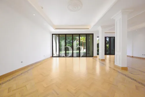 6 Bedrooms Villa in Sector HT