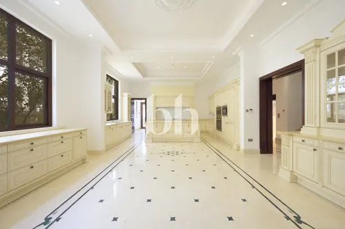 6 Bedrooms Villa in Sector HT