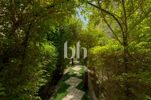 6 Bedrooms Villa in Sector HT