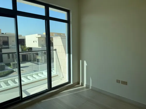 3 Bedrooms Townhouse in Park Residences 4