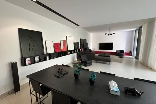 4 Bedrooms Villa in Saro