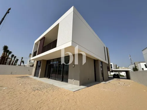 Large Plot | Spacious and Modern 5 Bed | Park View