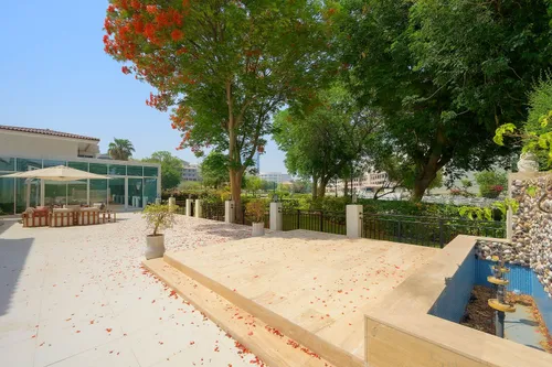 5 Bedrooms Villa in Family Villa