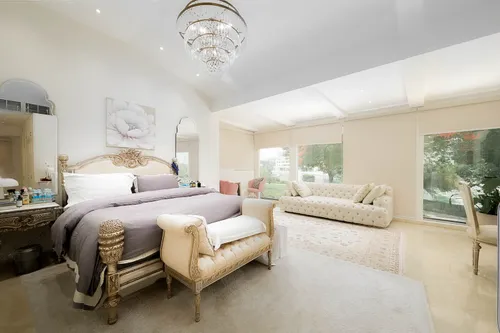 5 Bedrooms Villa in Family Villa