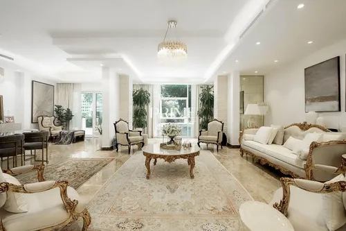 5 Bedrooms Villa in Family Villa