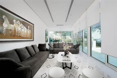 5 Bedrooms Villa in Family Villa