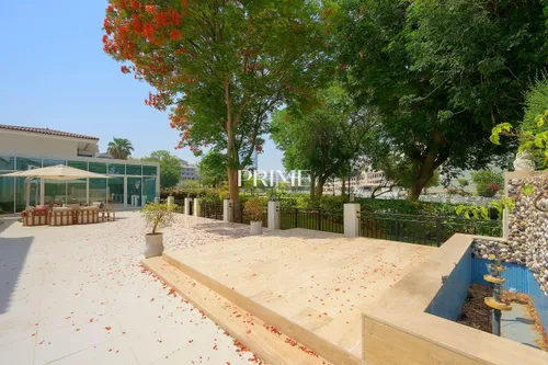 5 Bedrooms Villa in Family Villa