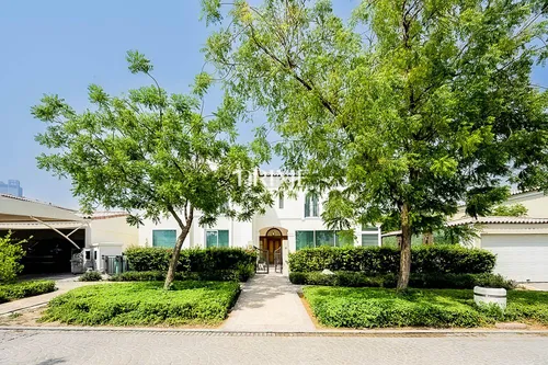 5 Bedrooms Villa in Family Villa