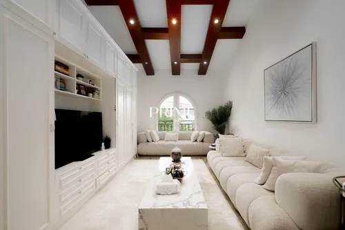 5 Bedrooms Villa in Family Villa