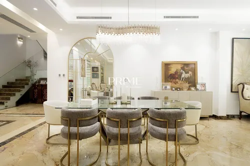 5 Bedrooms Villa in Family Villa