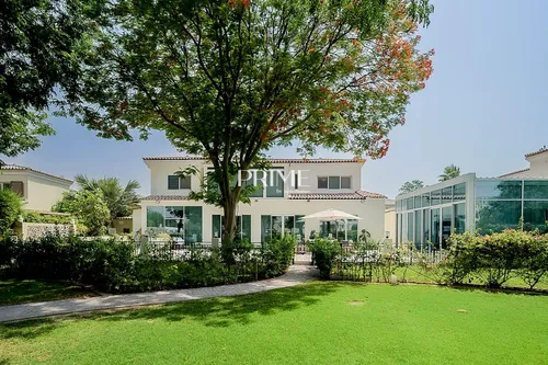 5 Bedrooms Villa in Family Villa