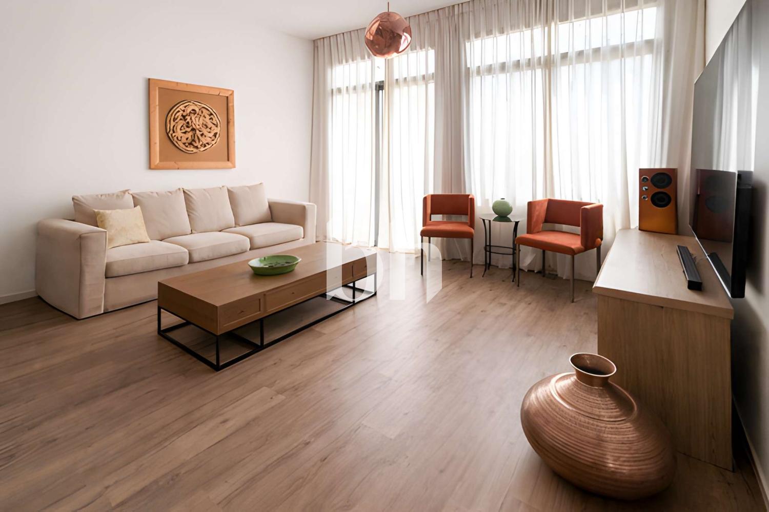 Upgraded | Single Row Corner | Pool Backing