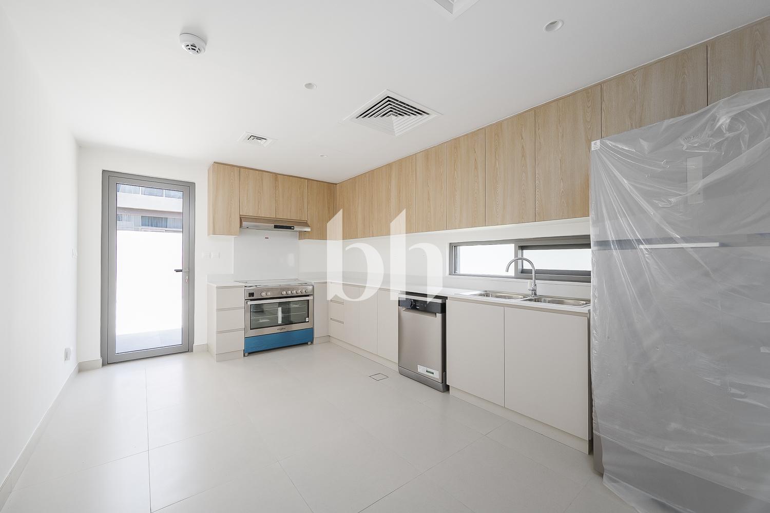 4 Bedrooms Townhouse in The Pulse Beachfront 3