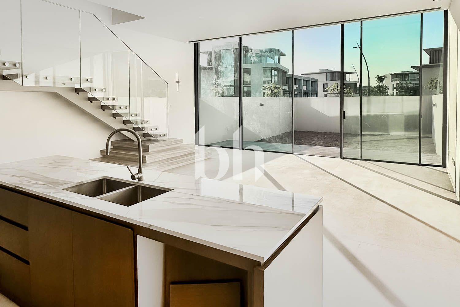 Single Row | Middle Unit | Ready to Move in