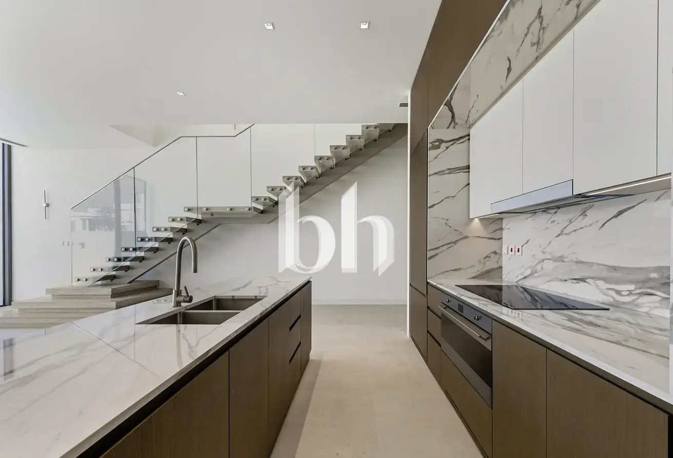 Single Row | G+1 | Vacant | Prime Location