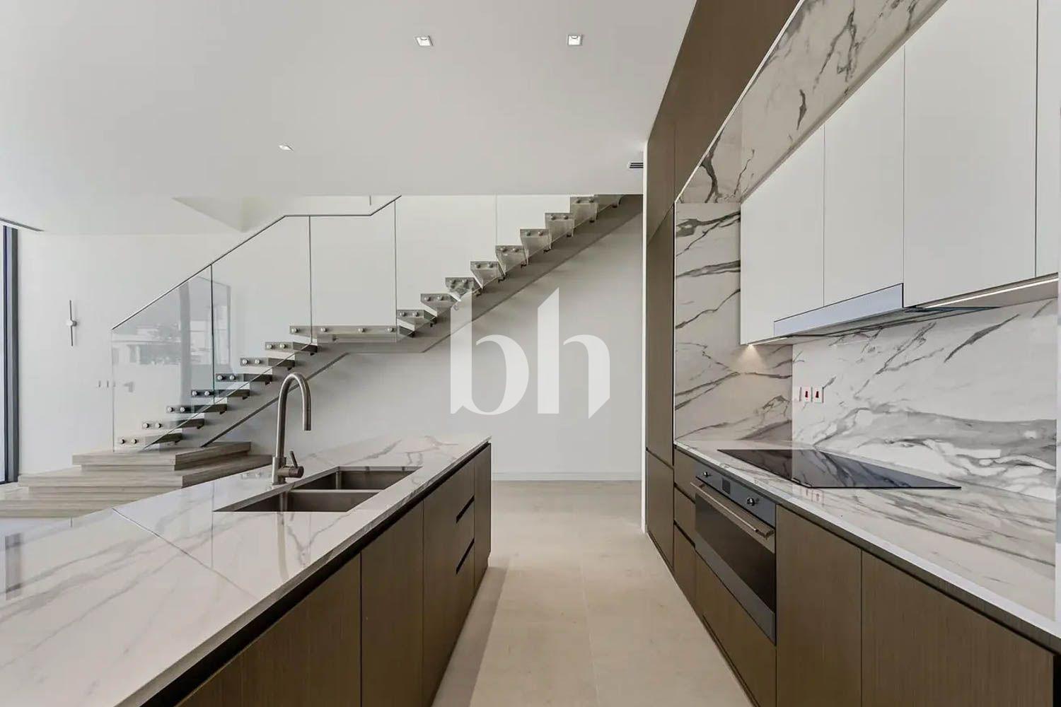 Single Row | G+1 | Vacant | Prime Location