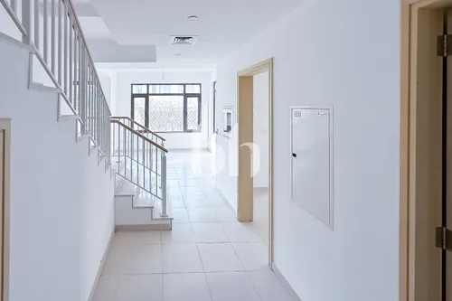 Huge Plot | Study + Maids | Middle Corner