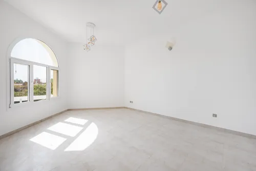 5 Bedrooms Villa in Umm Suqeim 2
