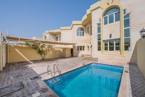 5 Bedrooms Villa in Umm Suqeim 2