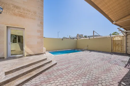 5 Bedrooms Villa in Umm Suqeim 2