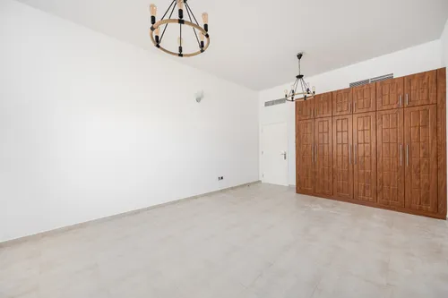 5 Bedrooms Villa in Umm Suqeim 2