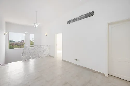 5 Bedrooms Villa in Umm Suqeim 2