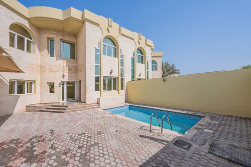 5 Bedrooms Villa in Umm Suqeim 2