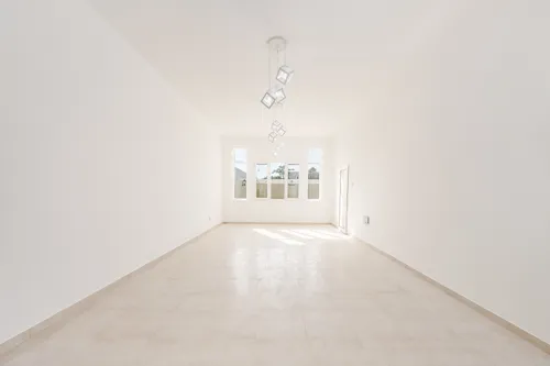 5 Bedrooms Villa in Umm Suqeim 2