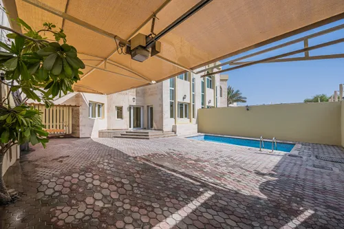 5 Bedrooms Villa in Umm Suqeim 2