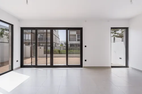 4 Bedrooms Villa in Aura 1