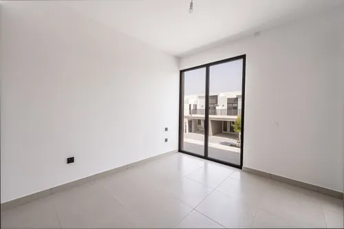 4 Bedrooms Villa in Aura 1