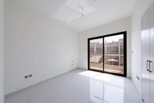 3 Bedrooms Townhouse in Aurum Villas
