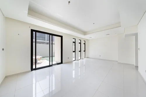 3 Bedrooms Townhouse in Aurum Villas