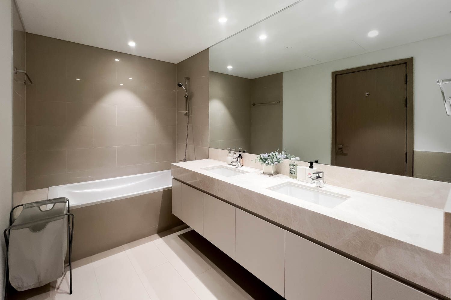 2 Bedrooms Apartment in Act One Act Two Tower 1