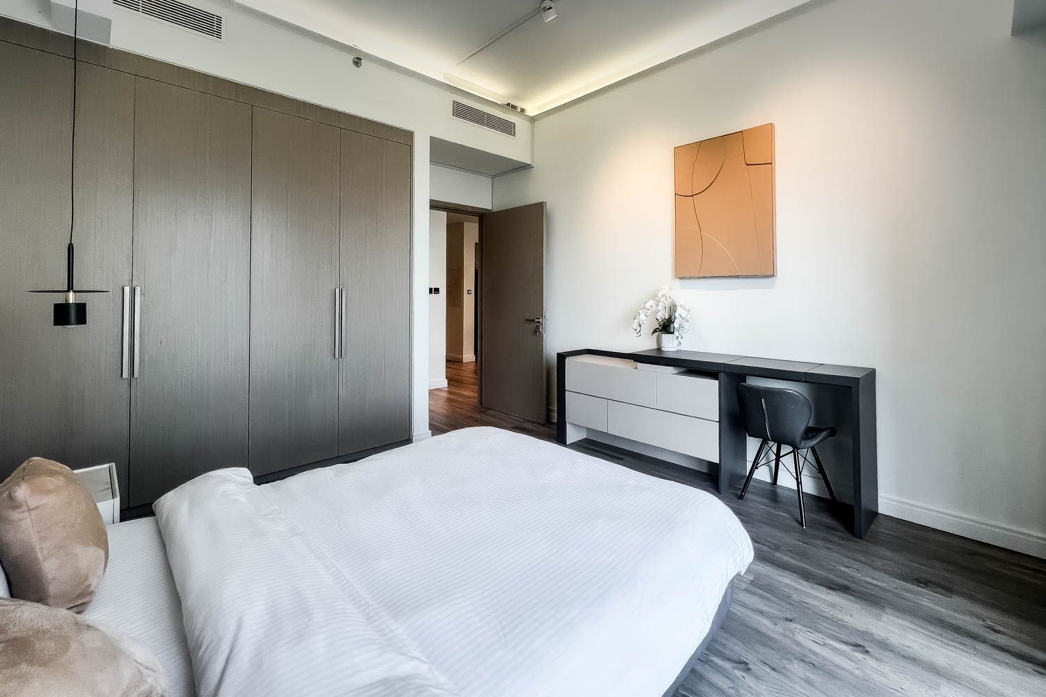 2 Bedrooms Apartment in Act One Act Two Tower 1